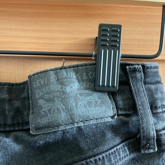 Levi’s Black Distressed 721 Skinny Jeans - Picture 4 of 4